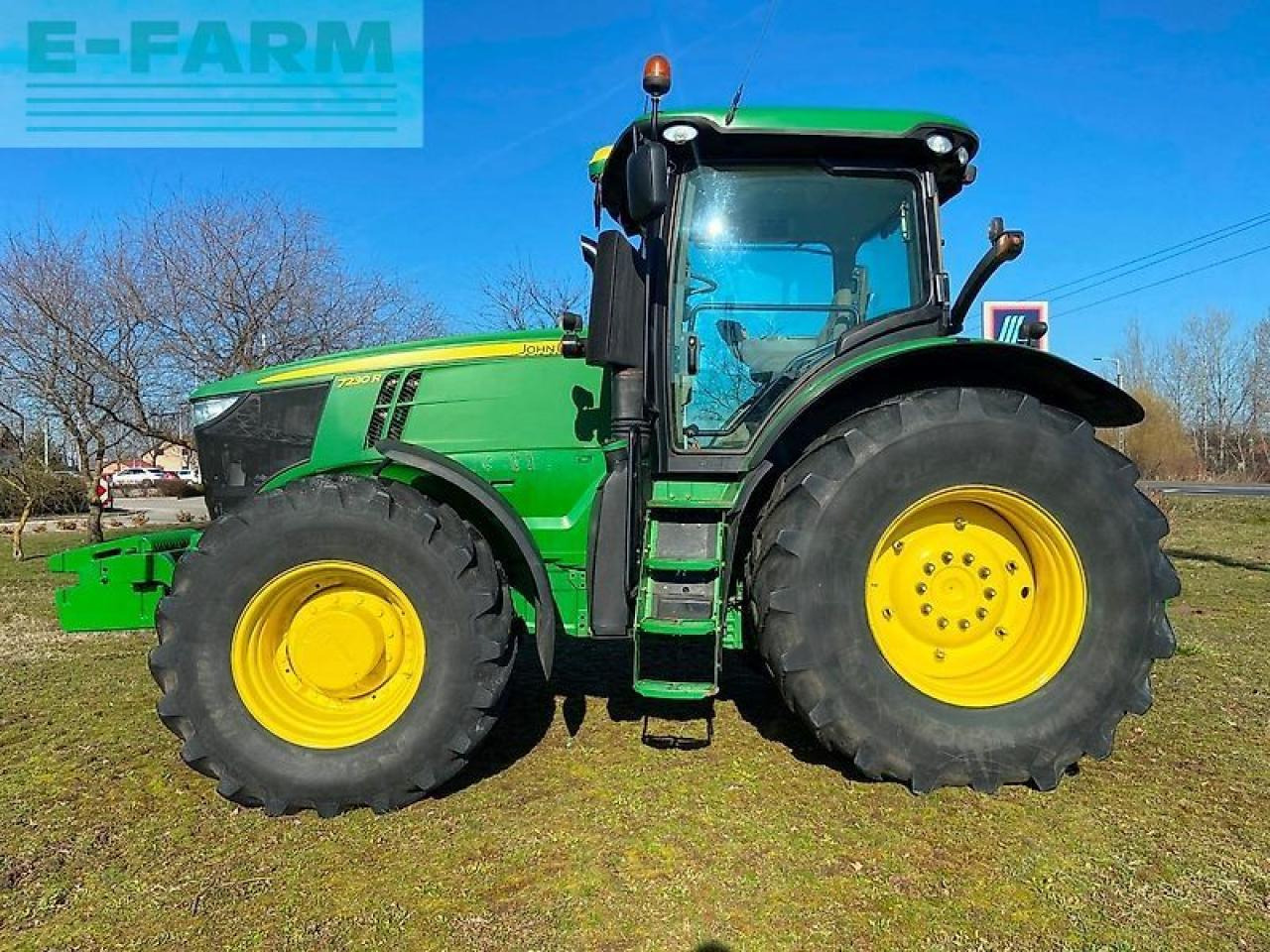 Farm tractor John Deere 7230r: picture 8