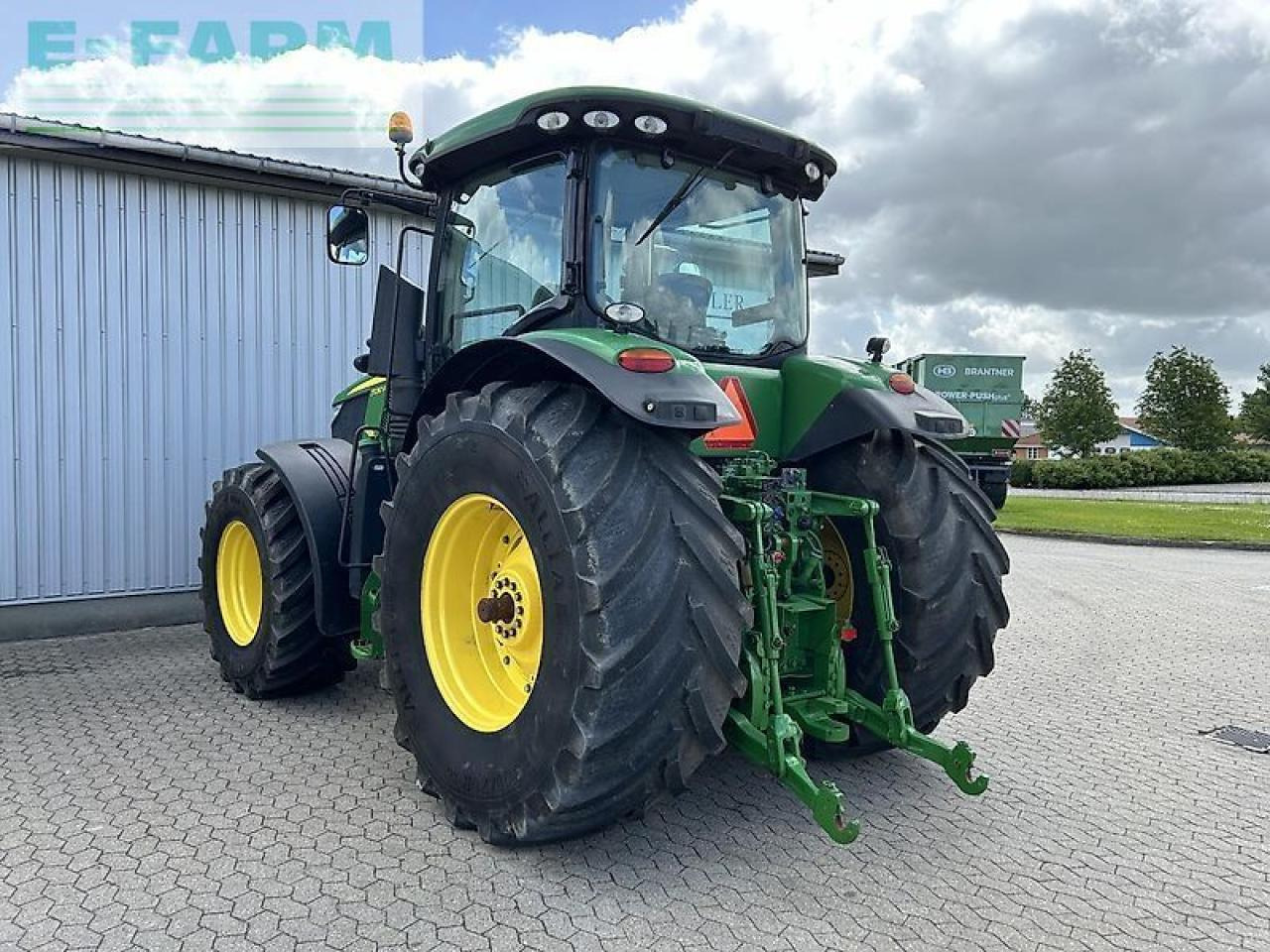 Farm tractor John Deere 7230r: picture 20
