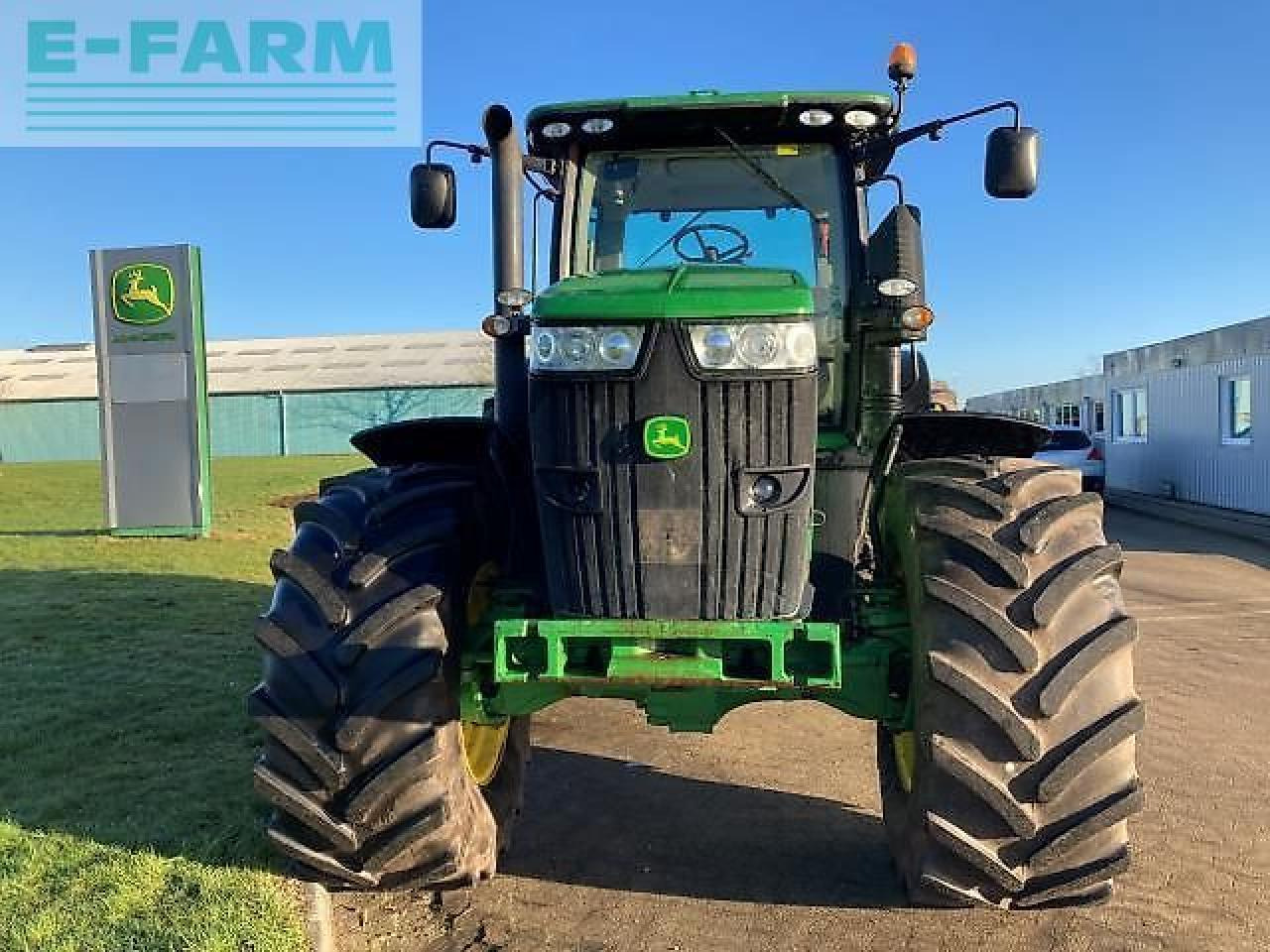 Farm tractor John Deere 7230r: picture 14