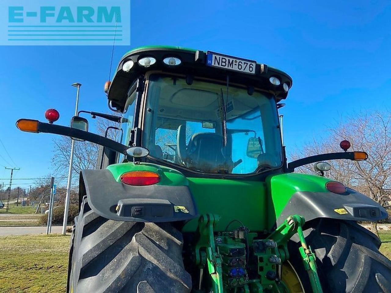 Farm tractor John Deere 7230r: picture 19