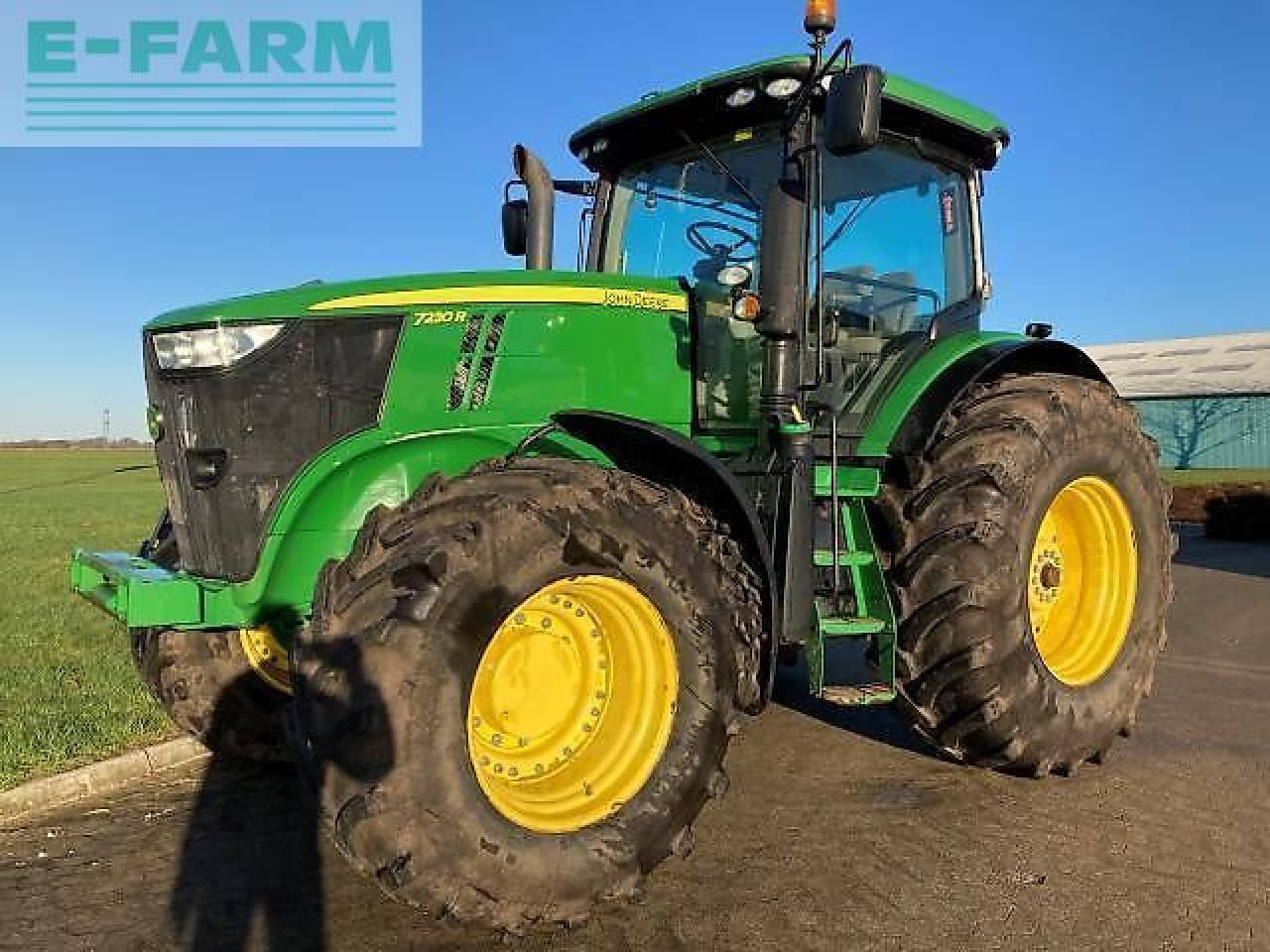 Farm tractor John Deere 7230r: picture 16