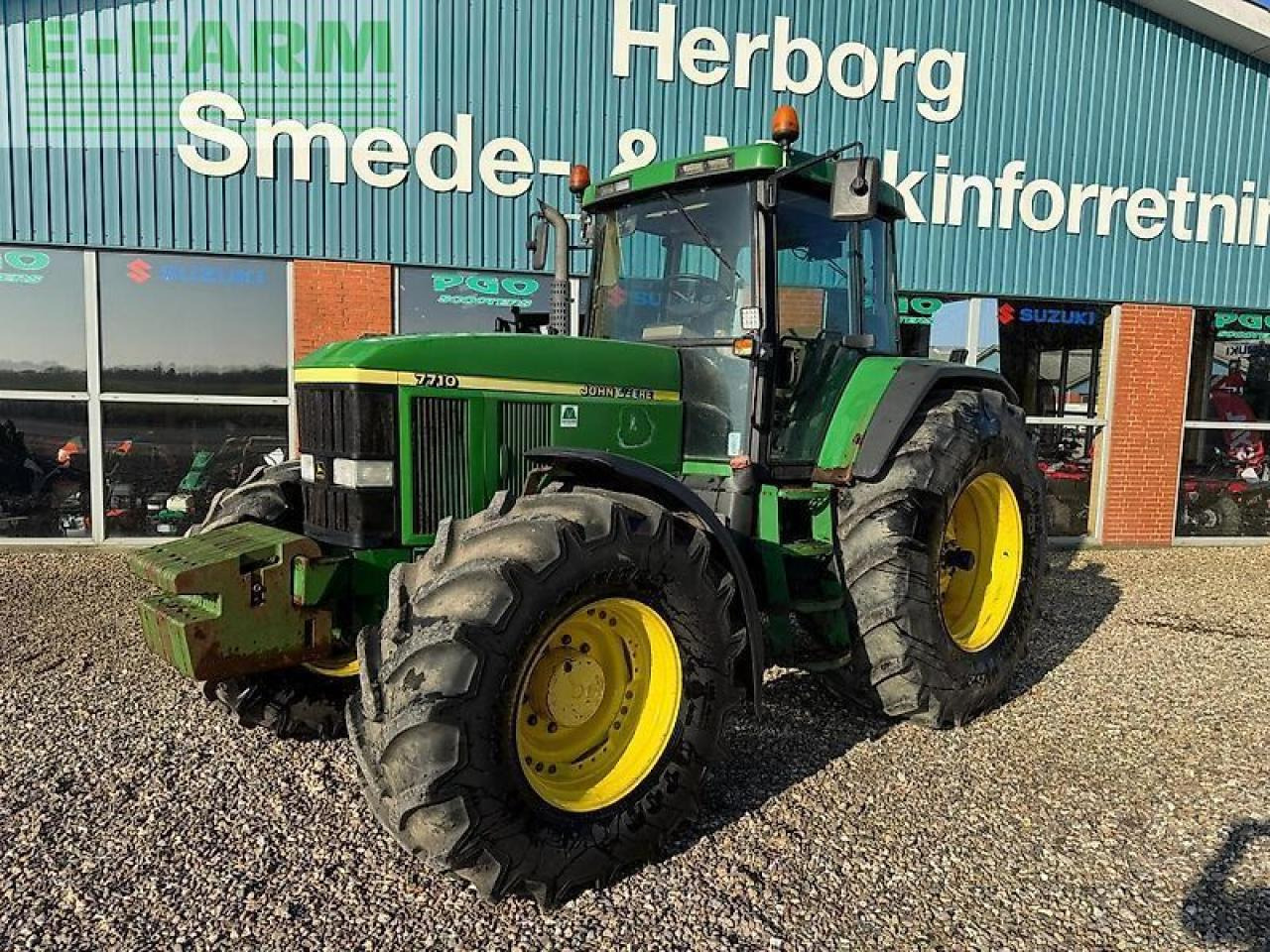John Deere 7710 - Farm tractor: picture 1 John Deere 7710 - Farm tractor: picture 1