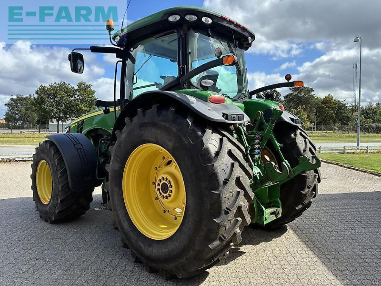 Farm tractor John Deere 8360: picture 6