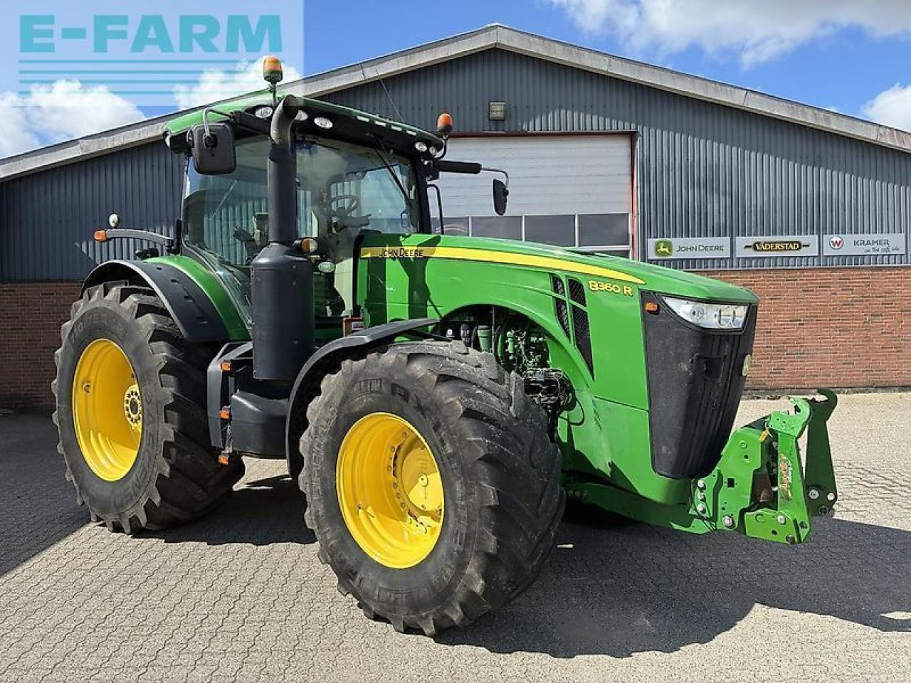 Farm tractor John Deere 8360: picture 7