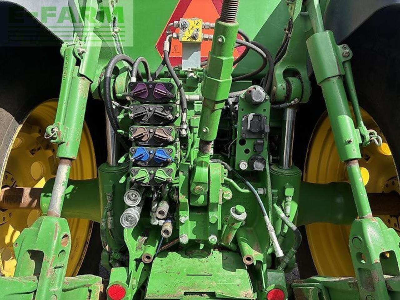 Farm tractor John Deere 8360: picture 10