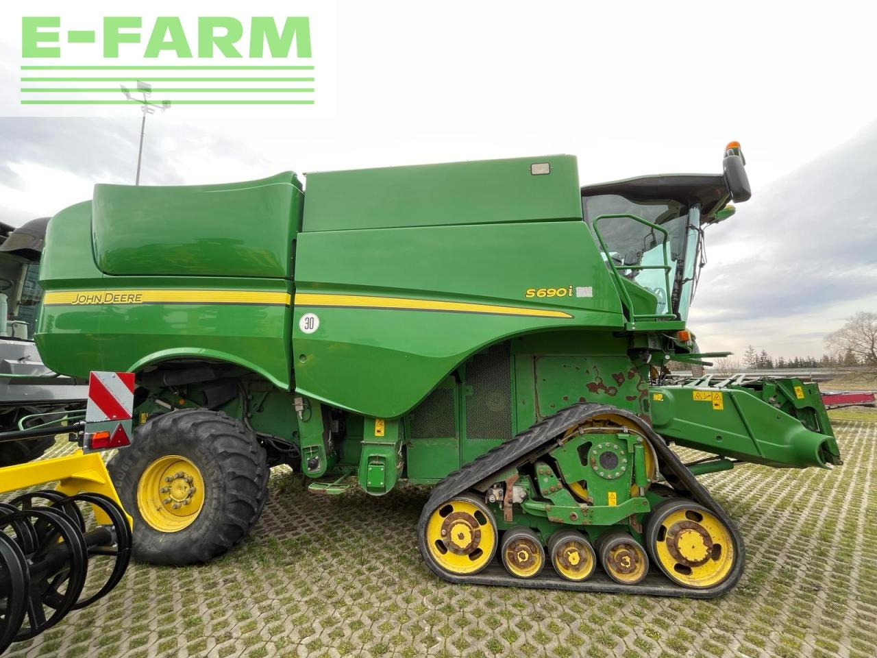 John Deere S690i - Combine harvester: picture 4 John Deere S690i - Combine harvester: picture 4