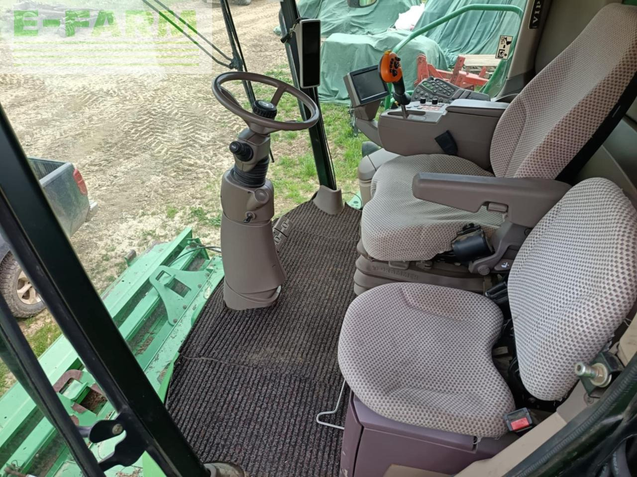 Combine harvester John Deere T660: picture 11