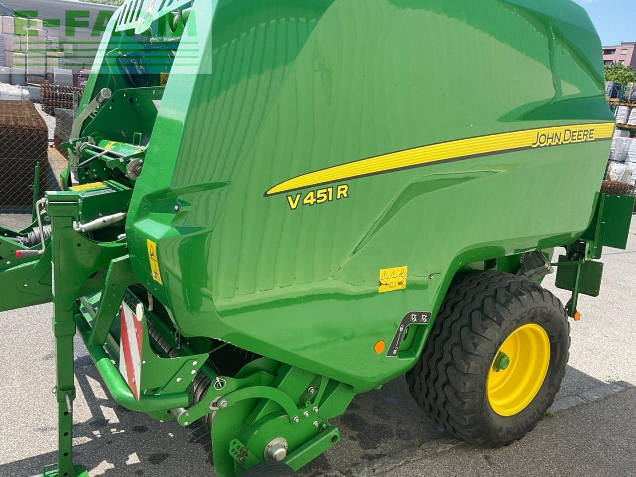 John Deere V451R - Square baler: picture 5 John Deere V451R - Square baler: picture 5