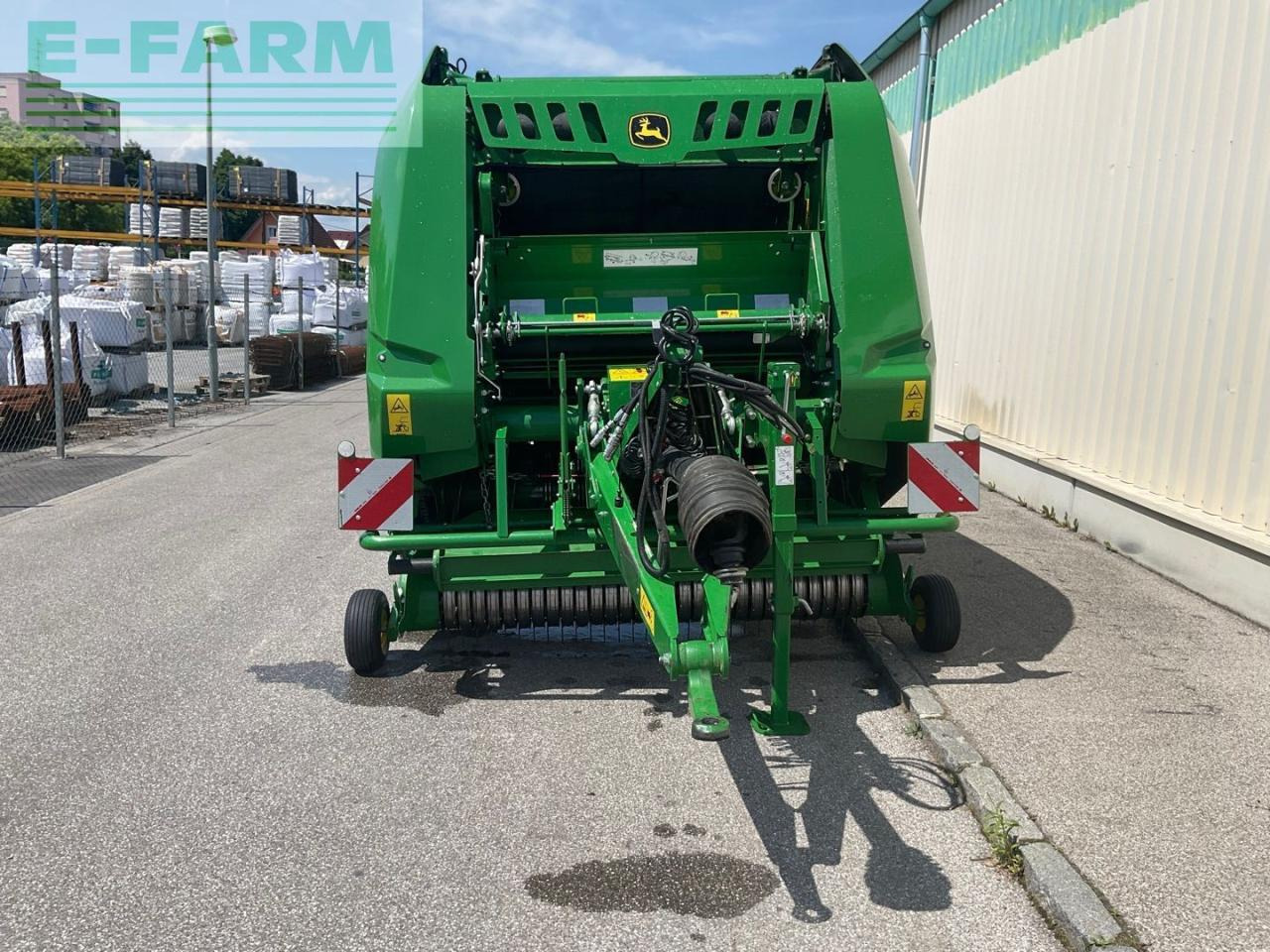 John Deere V451R - Square baler: picture 3 John Deere V451R - Square baler: picture 3