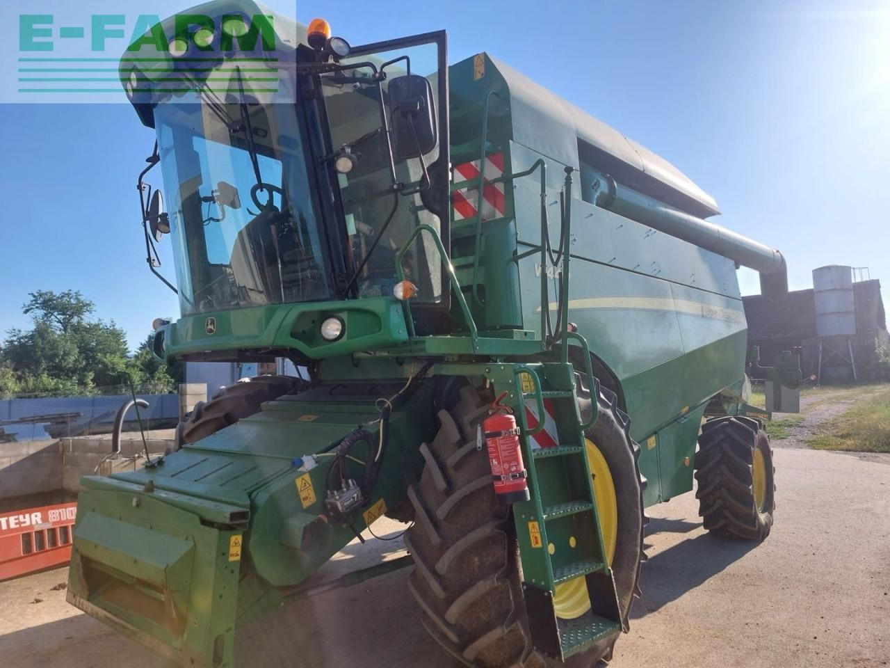 John Deere W440 - Combine harvester: picture 1 John Deere W440 - Combine harvester: picture 1