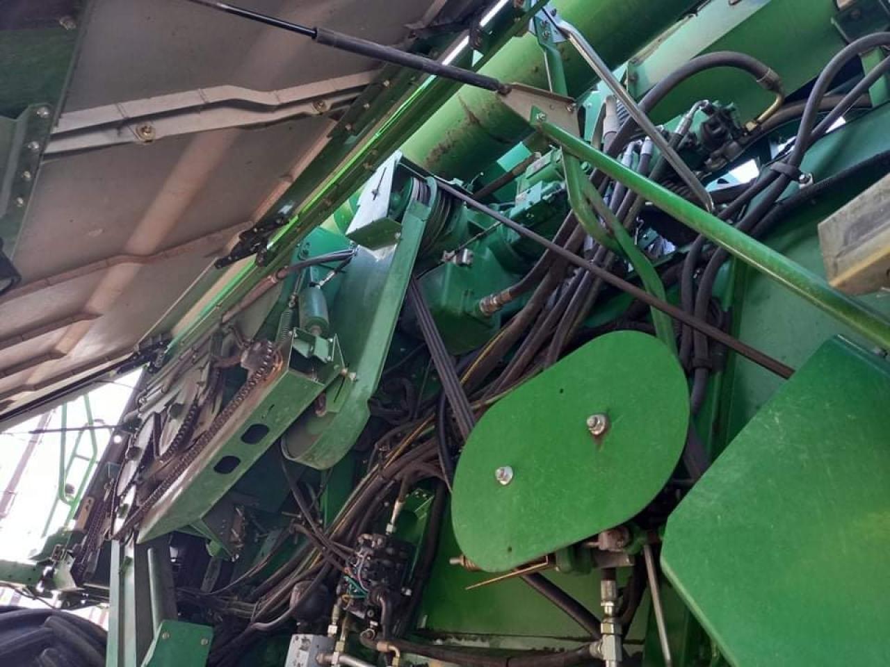 Combine harvester John Deere W650: picture 14