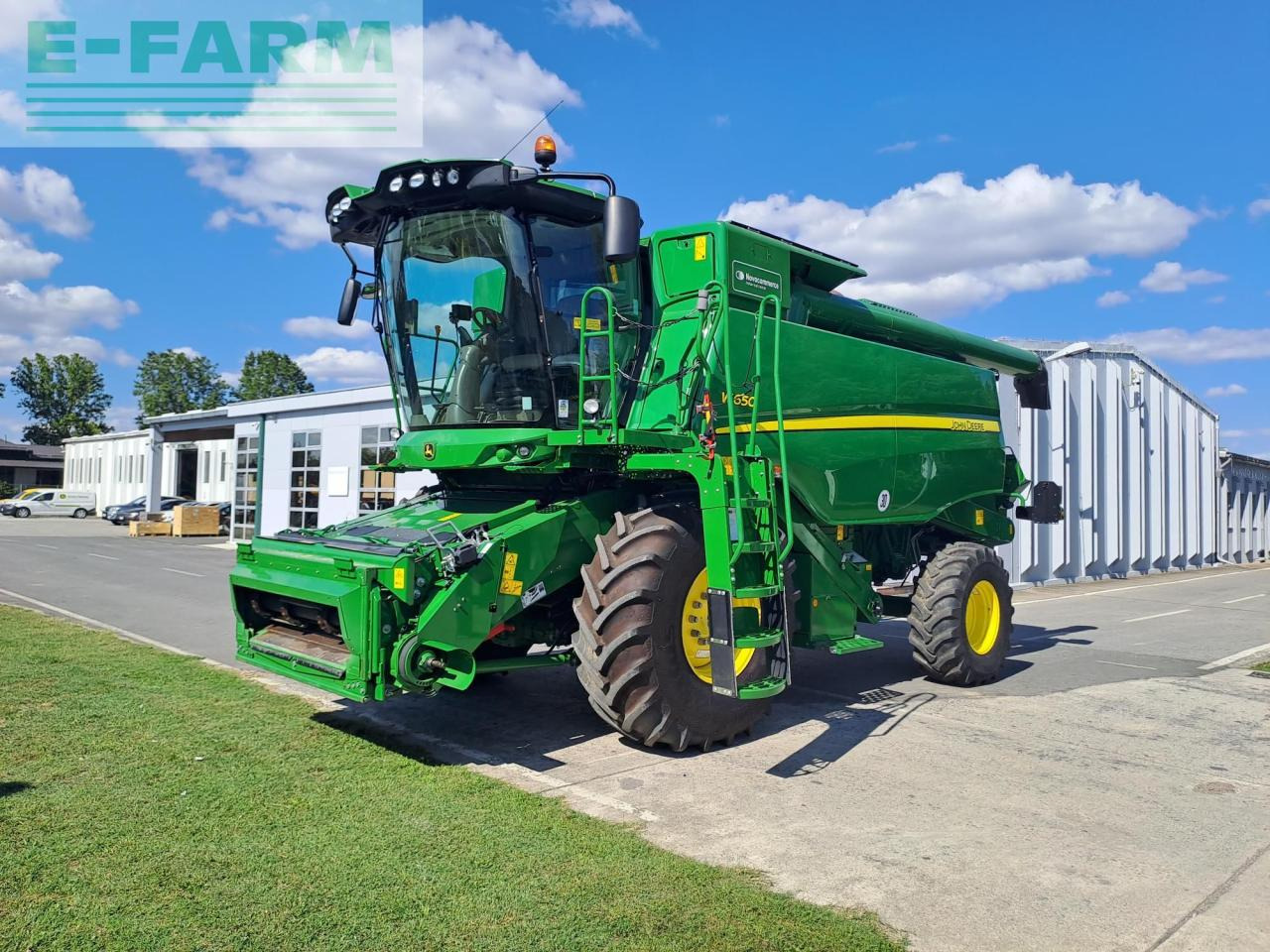 John Deere W650 - Combine harvester: picture 1 John Deere W650 - Combine harvester: picture 1