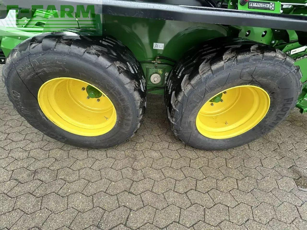 John Deere c441r - Square baler: picture 3 John Deere c441r - Square baler: picture 3
