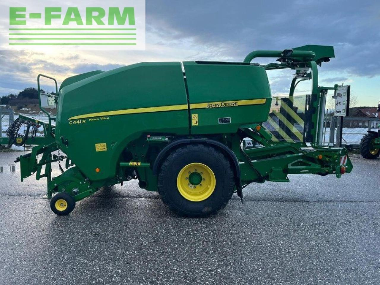 John Deere c441r - Square baler: picture 2 John Deere c441r - Square baler: picture 2