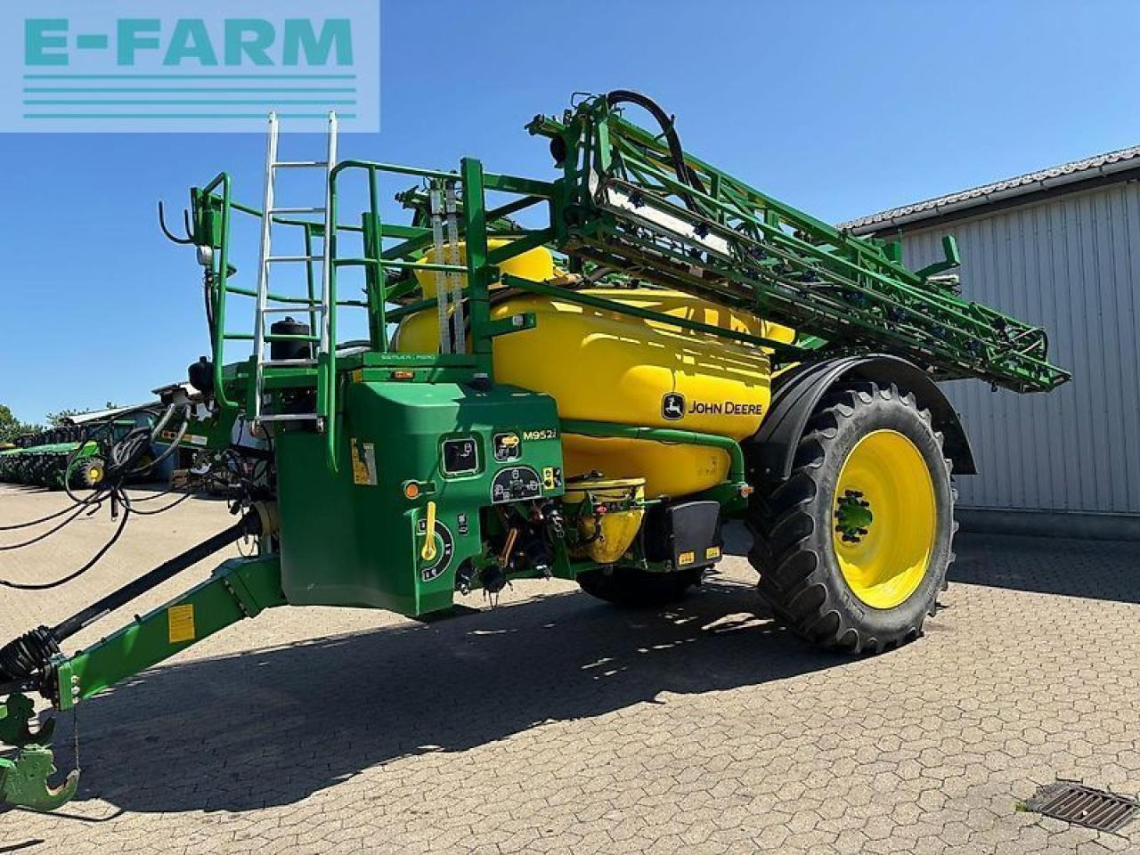John Deere m952i - Trailed sprayer: picture 2 John Deere m952i - Trailed sprayer: picture 2