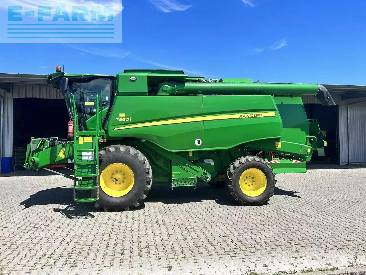 John Deere t560 - Combine harvester: picture 1 John Deere t560 - Combine harvester: picture 1