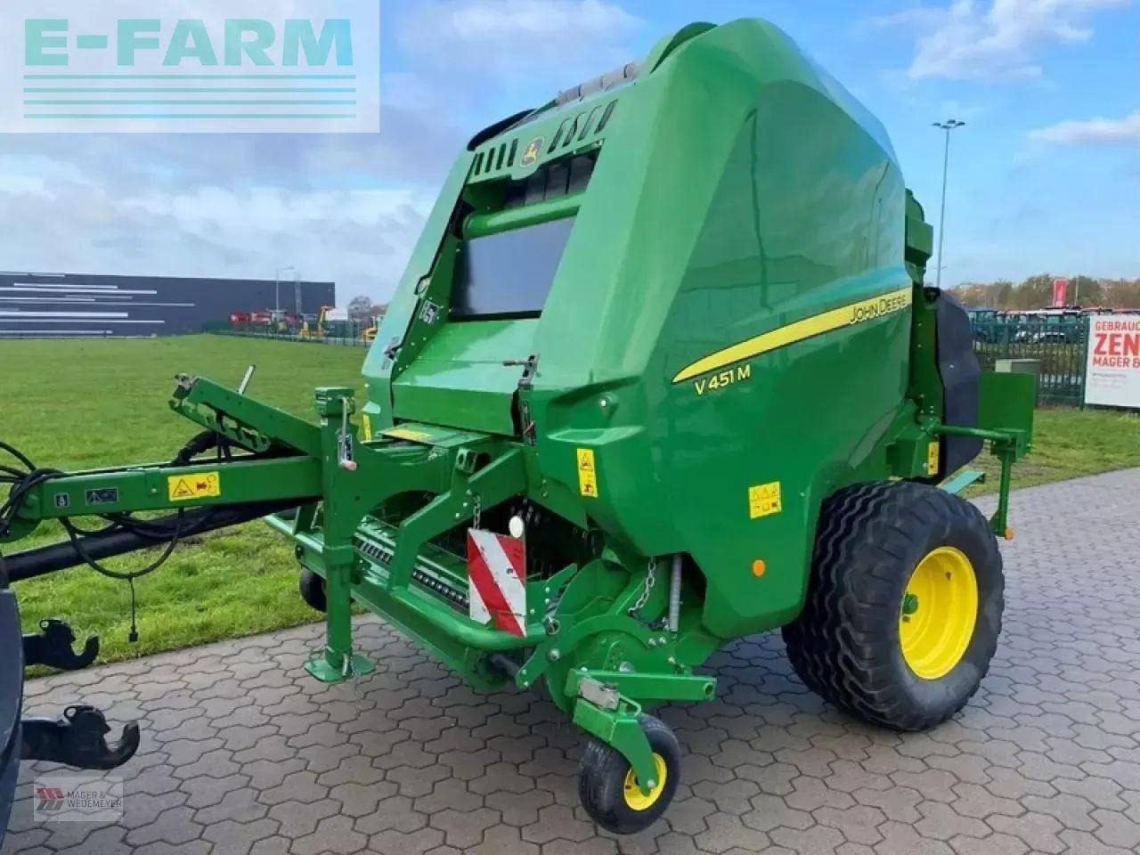 John Deere v 451 m - Square baler: picture 1 John Deere v 451 m - Square baler: picture 1