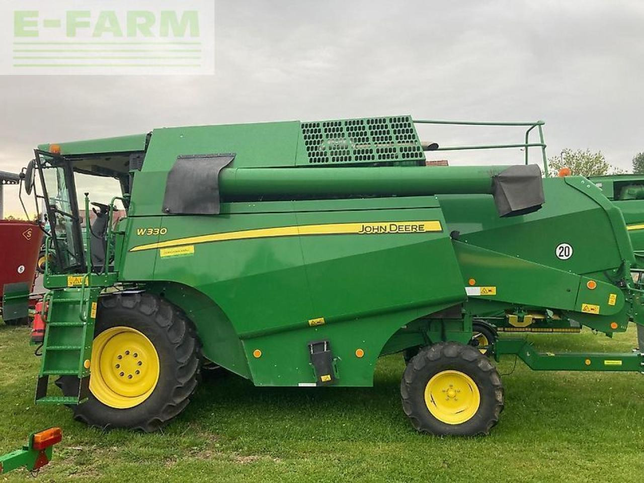 John Deere w330 - Combine harvester: picture 1 John Deere w330 - Combine harvester: picture 1