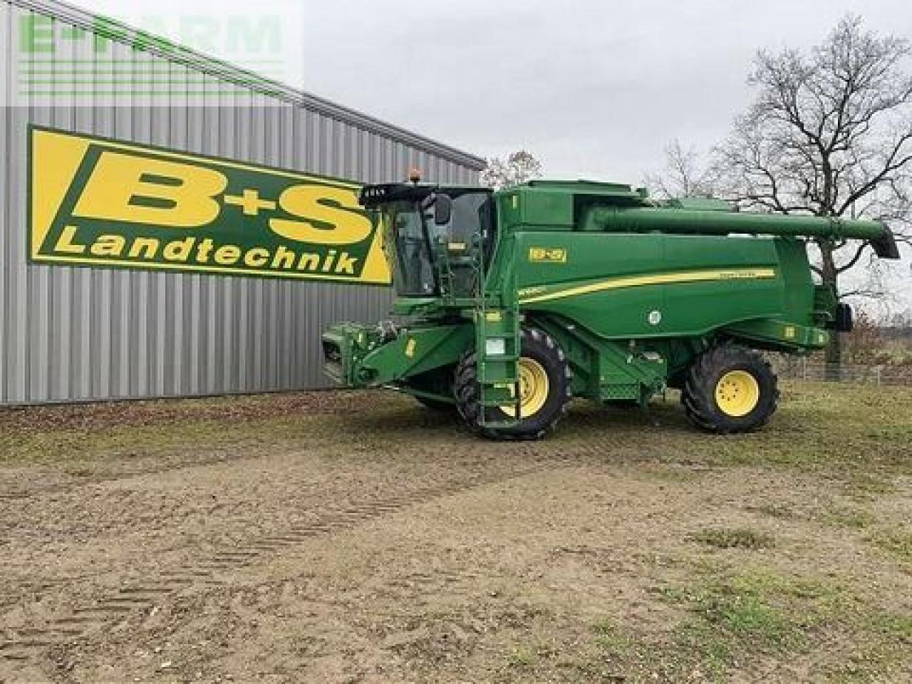 John Deere w660 - Combine harvester: picture 1 John Deere w660 - Combine harvester: picture 1