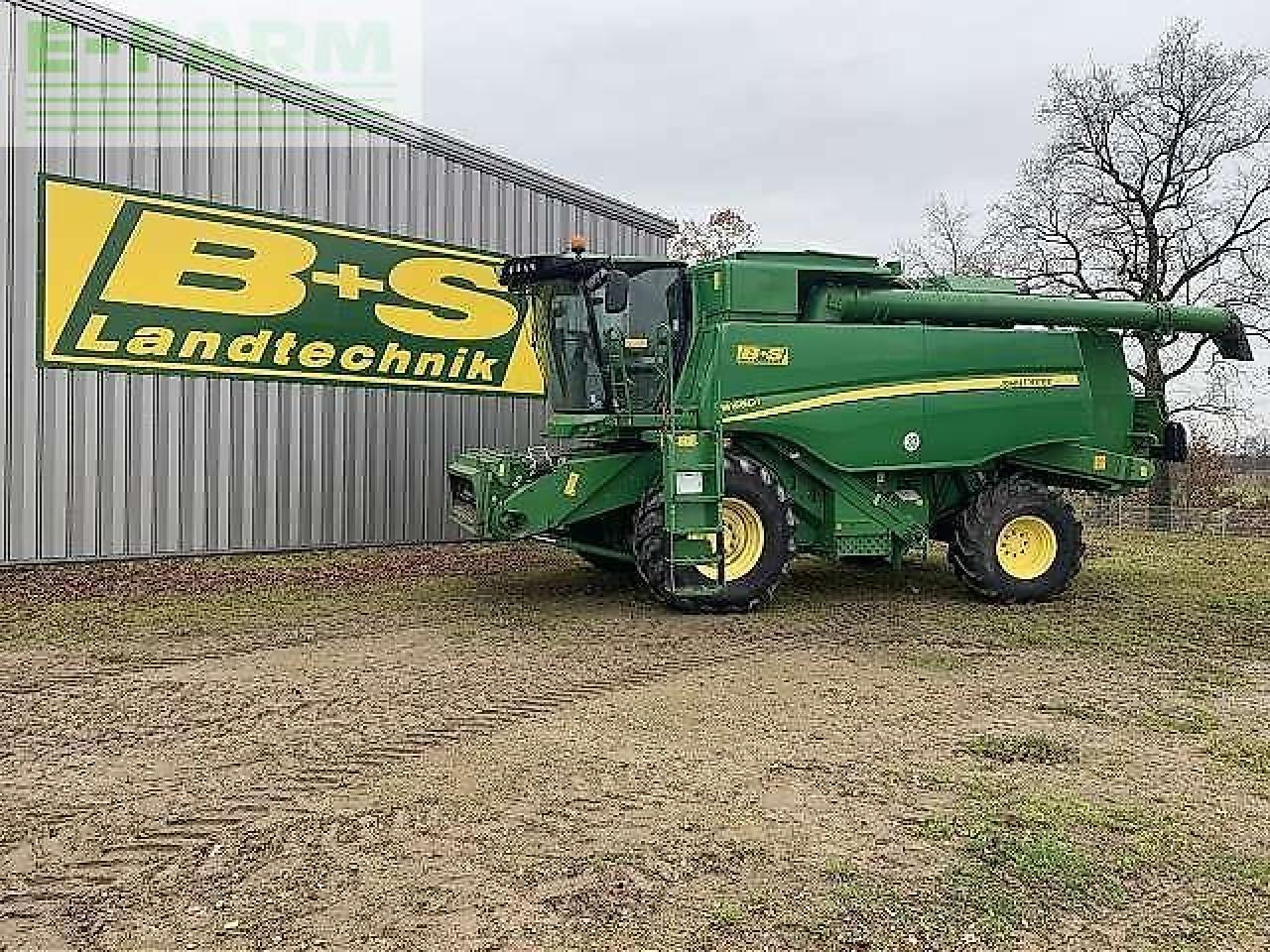 John Deere w660 - Combine harvester: picture 1 John Deere w660 - Combine harvester: picture 1