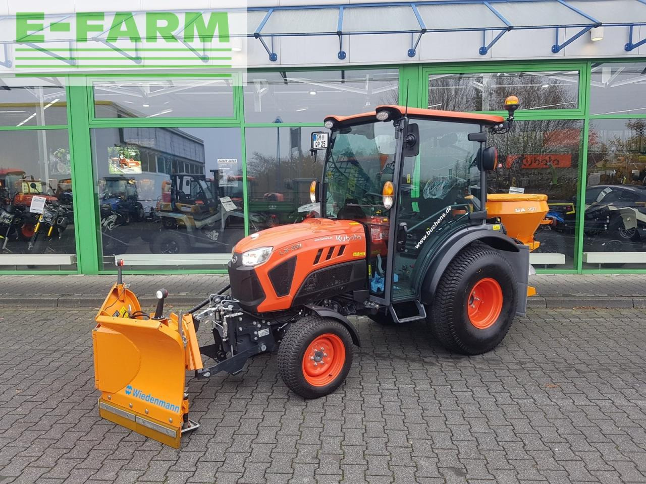 Kubota lx351 cab winterdienstpaket - Farm tractor: picture 5 Kubota lx351 cab winterdienstpaket - Farm tractor: picture 5