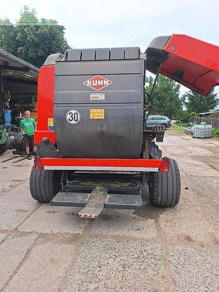 Kuhn vb2260 rundballenpresse presse variabel schneidwerk krone - Square baler: picture 2 Kuhn vb2260 rundballenpresse presse variabel schneidwerk krone - Square baler: picture 2