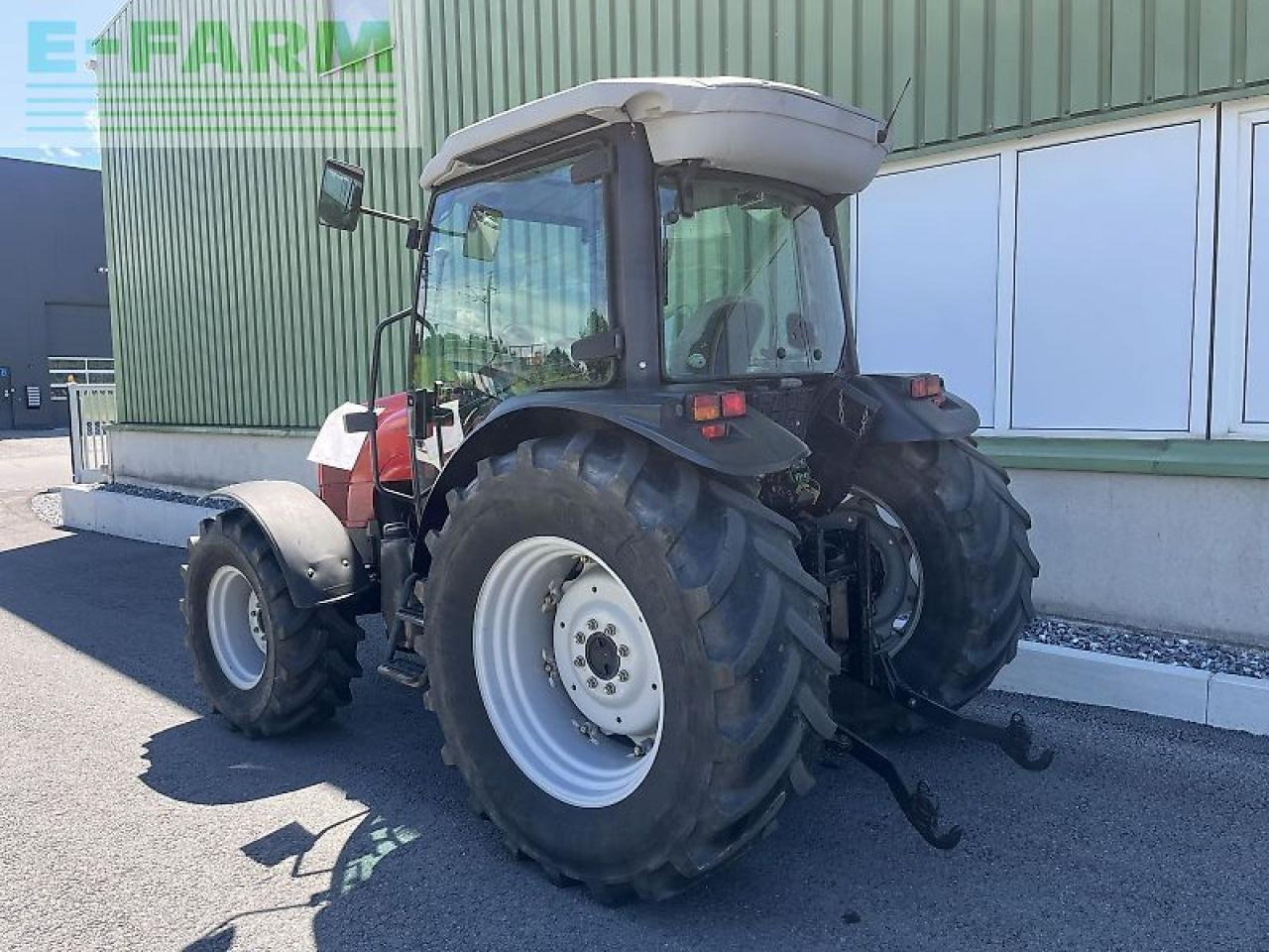 Massey Ferguson 2435 - Farm tractor: picture 3 Massey Ferguson 2435 - Farm tractor: picture 3