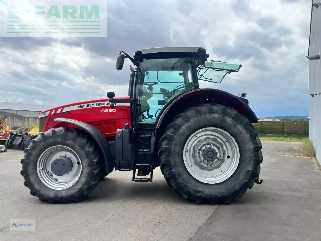 Massey Ferguson 8690 - Farm tractor: picture 5 Massey Ferguson 8690 - Farm tractor: picture 5
