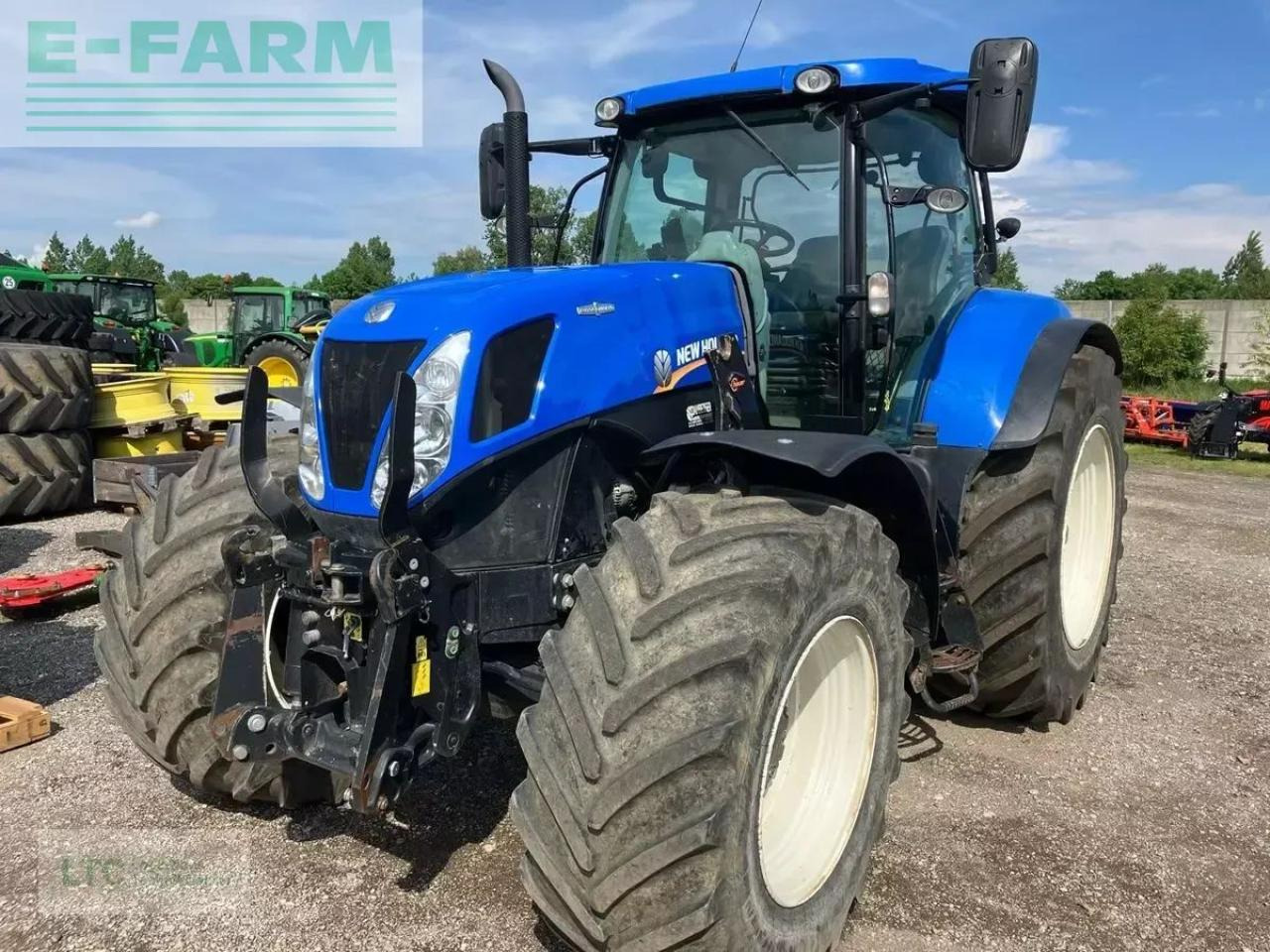 New Holland T7.220 - Farm tractor: picture 1 New Holland T7.220 - Farm tractor: picture 1