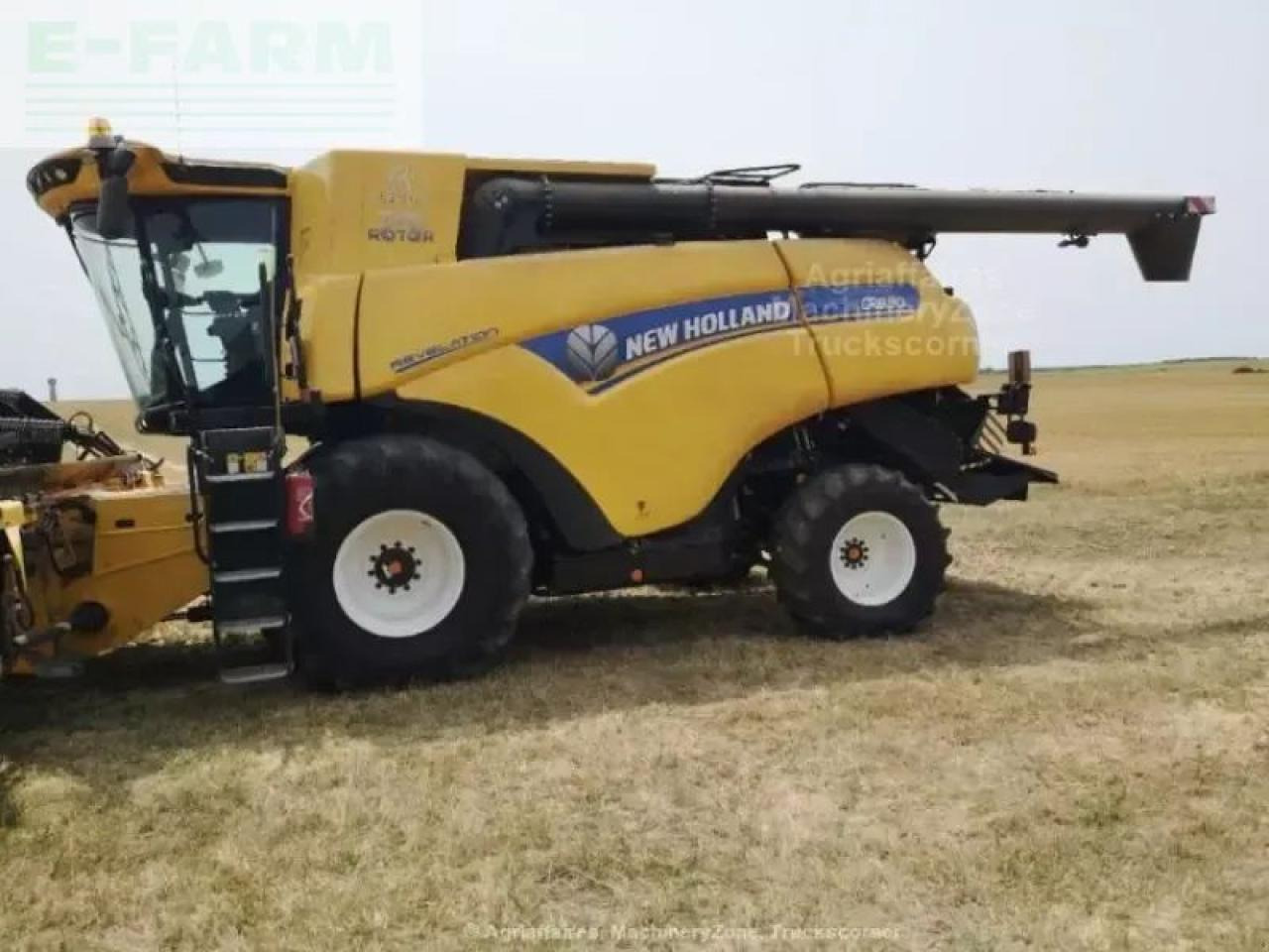 New Holland cr 8.90 - Combine harvester: picture 1 New Holland cr 8.90 - Combine harvester: picture 1