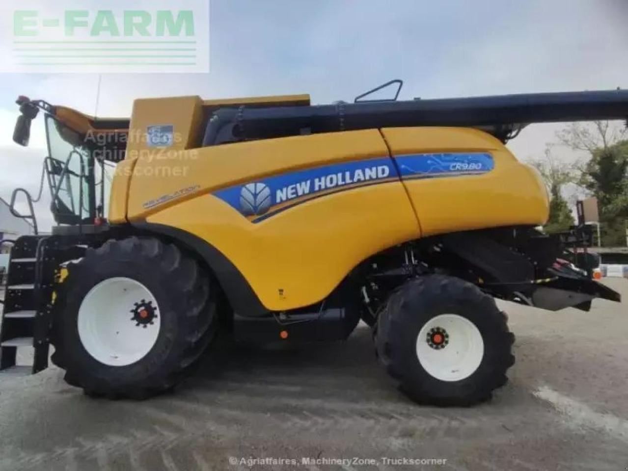 New Holland cr 9.80 - Combine harvester: picture 1 New Holland cr 9.80 - Combine harvester: picture 1
