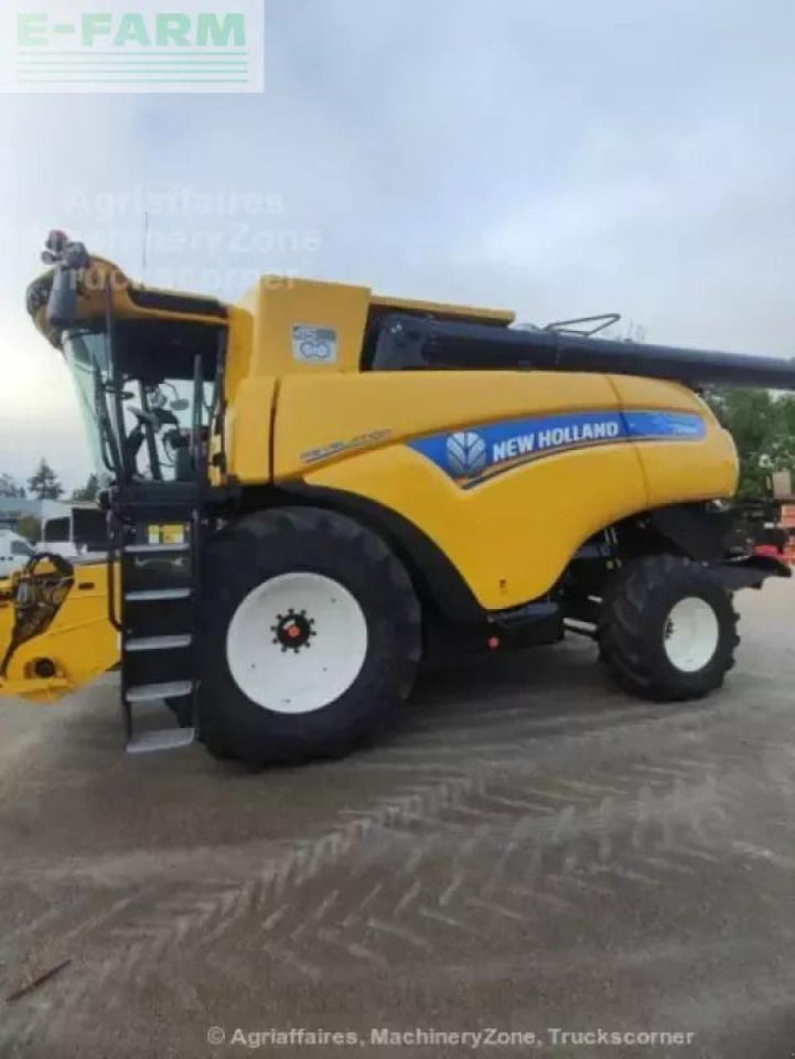 New Holland cr 9.80 - Combine harvester: picture 2 New Holland cr 9.80 - Combine harvester: picture 2