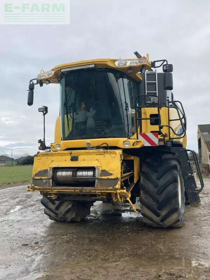 New Holland cr 9070 - Combine harvester: picture 2 New Holland cr 9070 - Combine harvester: picture 2