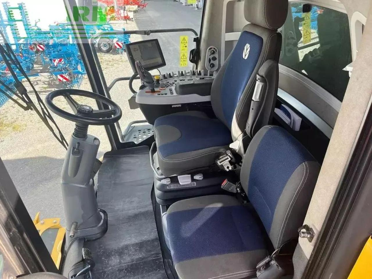 New Holland cr8.90 - Combine harvester: picture 5 New Holland cr8.90 - Combine harvester: picture 5