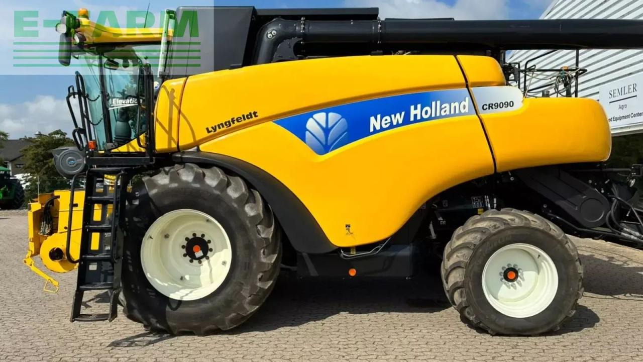 New Holland cr9090 cr9090 - Combine harvester: picture 3 New Holland cr9090 cr9090 - Combine harvester: picture 3