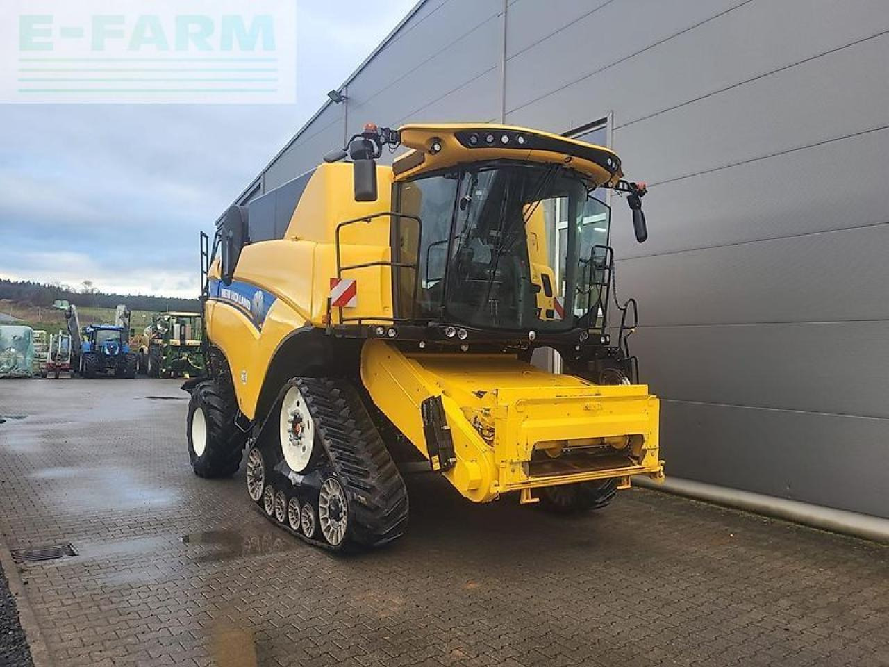 New Holland cx 8.80 raupe - Combine harvester: picture 1 New Holland cx 8.80 raupe - Combine harvester: picture 1