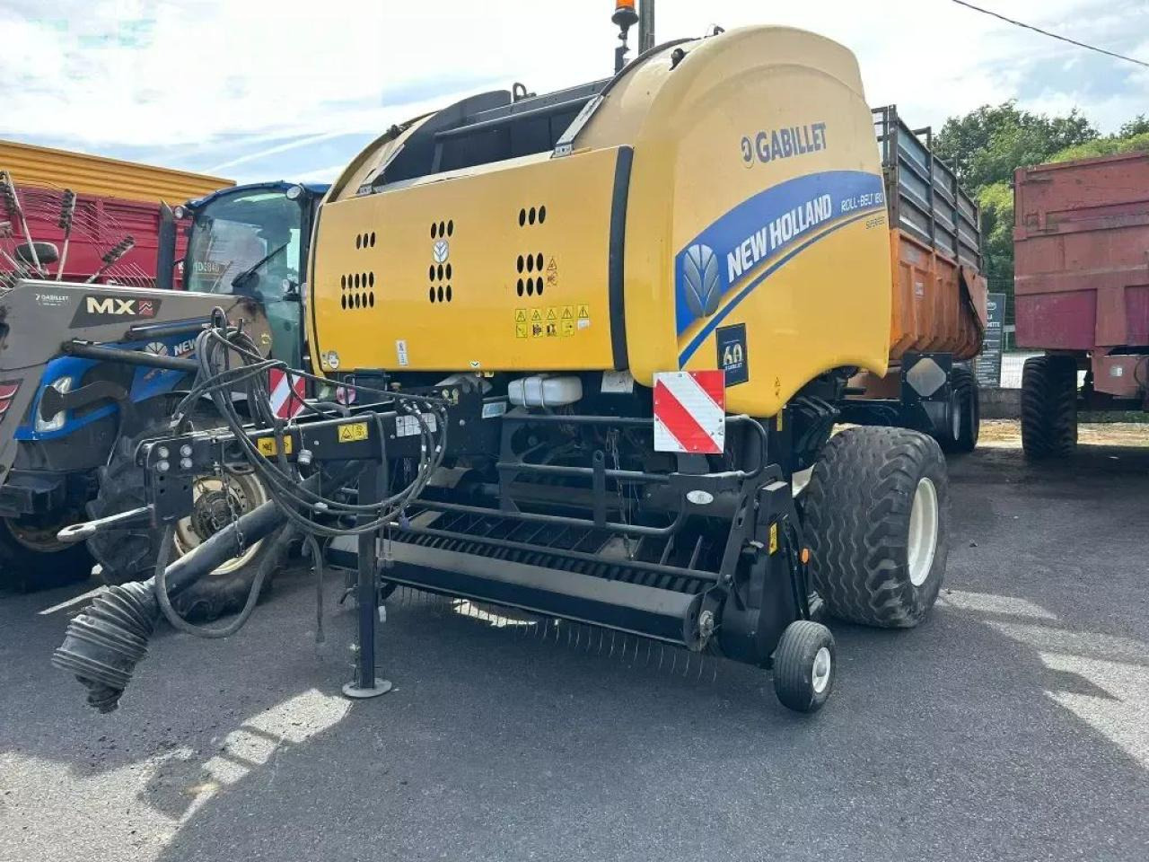 New Holland roll-belt180 - Square baler: picture 1 New Holland roll-belt180 - Square baler: picture 1