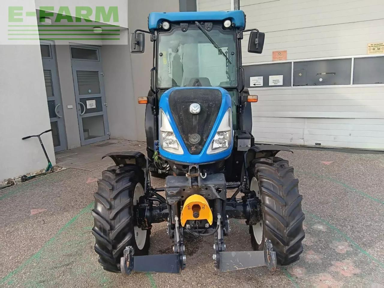 New Holland t4.90 f F - Farm tractor: picture 2 New Holland t4.90 f F - Farm tractor: picture 2