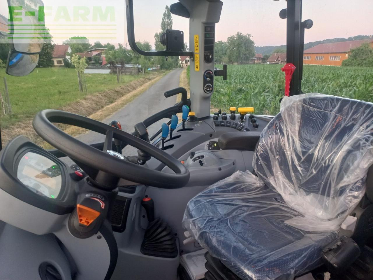 Farm tractor New Holland t5.110 dual command: picture 6