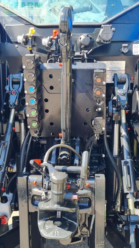 New Holland t5.110 dynamic command (stage v) - Farm tractor: picture 4 New Holland t5.110 dynamic command (stage v) - Farm tractor: picture 4