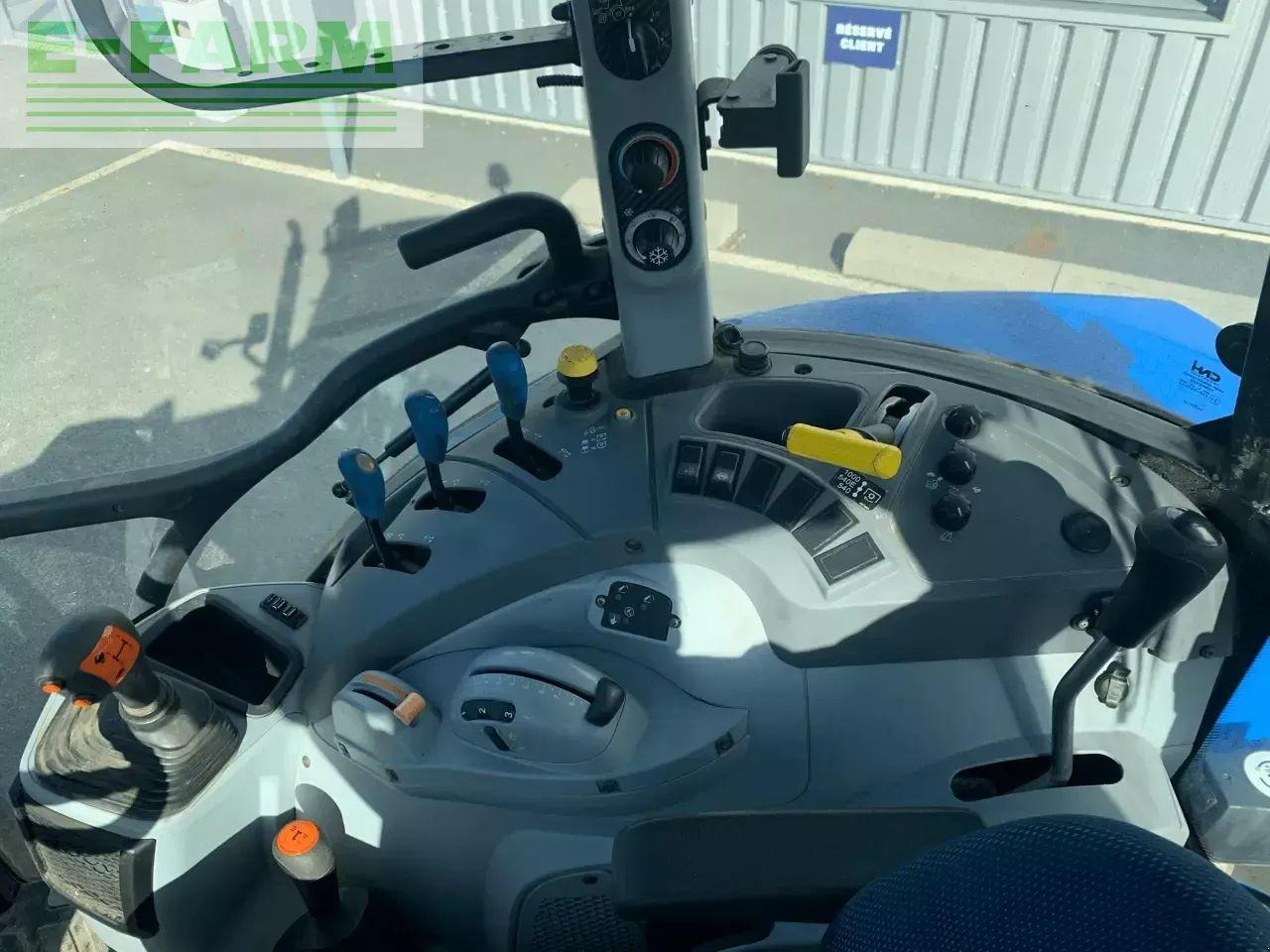 Farm tractor New Holland t5 95 dual command: picture 9