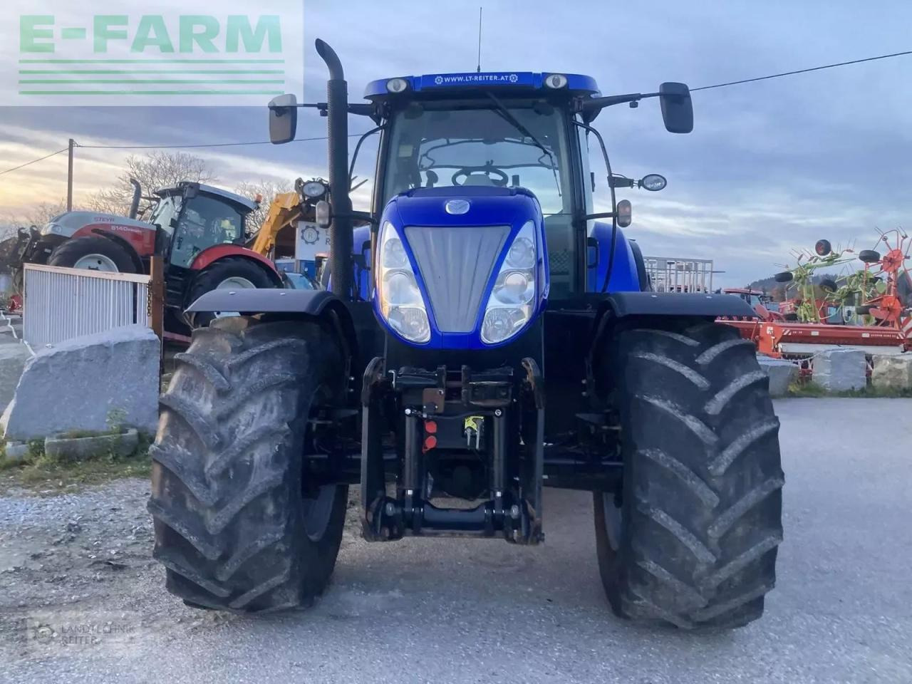 New Holland t7.270 auto command bluepower - Farm tractor: picture 2 New Holland t7.270 auto command bluepower - Farm tractor: picture 2