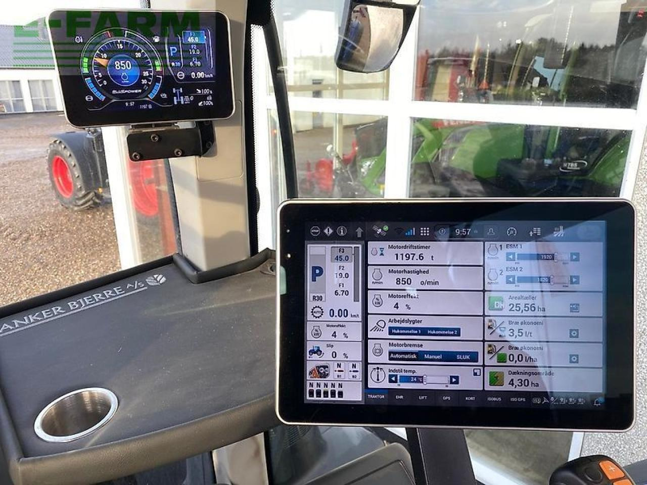 New Holland t7.300 bluepower - Farm tractor: picture 4 New Holland t7.300 bluepower - Farm tractor: picture 4