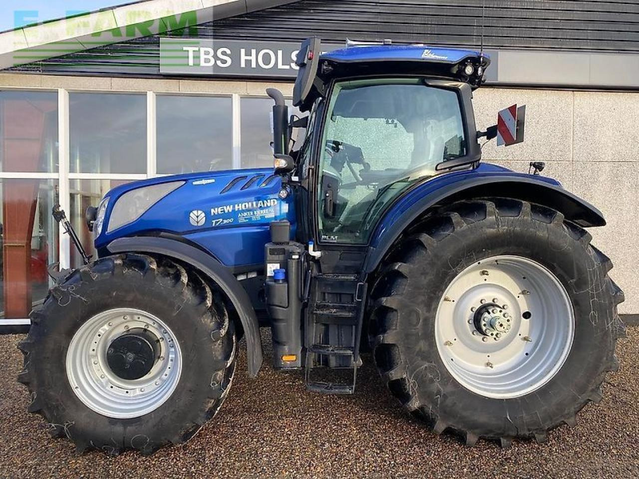 New Holland t7.300 bluepower - Farm tractor: picture 1 New Holland t7.300 bluepower - Farm tractor: picture 1
