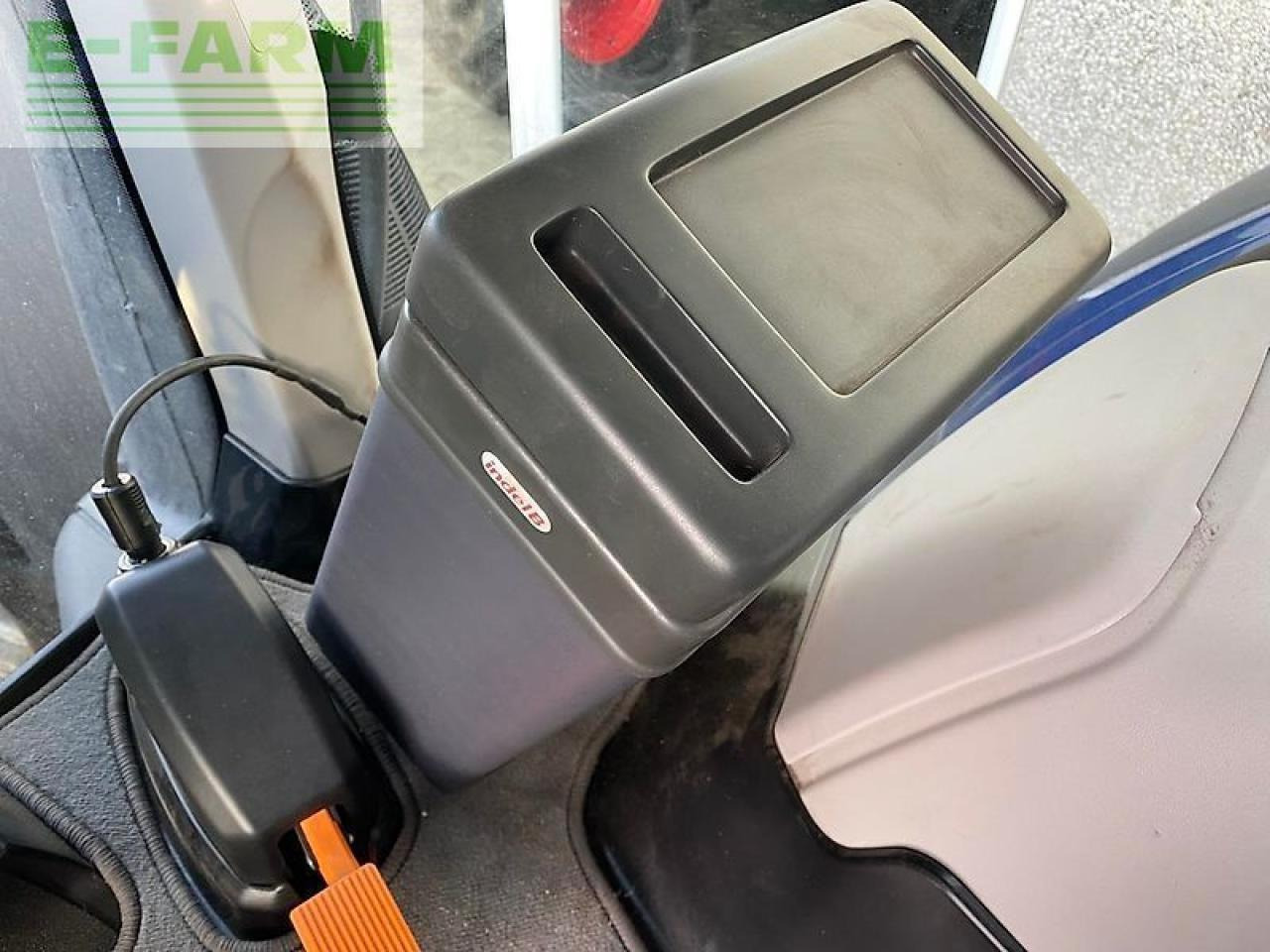 New Holland t7.300 bluepower - Farm tractor: picture 3 New Holland t7.300 bluepower - Farm tractor: picture 3