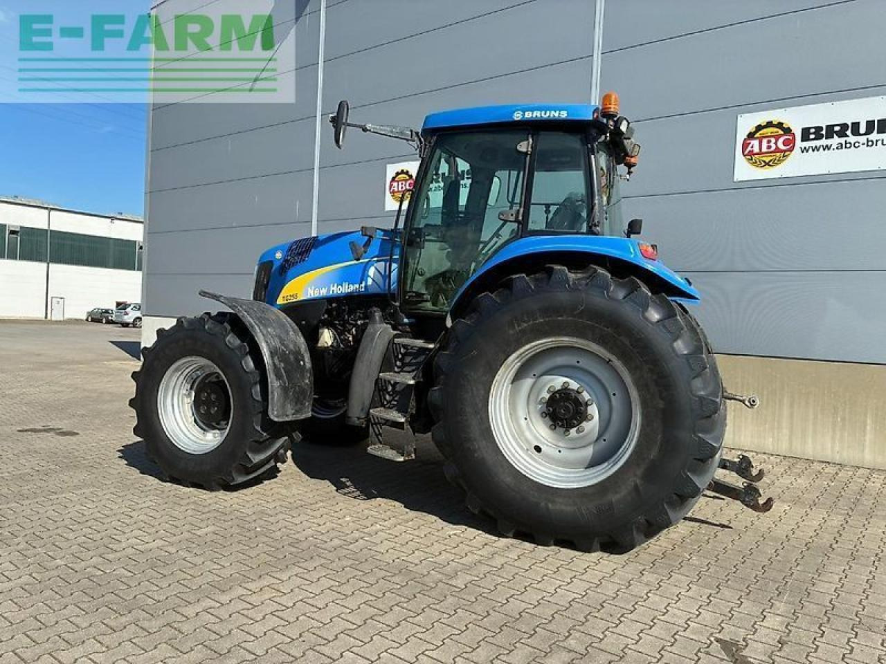 New Holland tg 255 - Farm tractor: picture 2 New Holland tg 255 - Farm tractor: picture 2