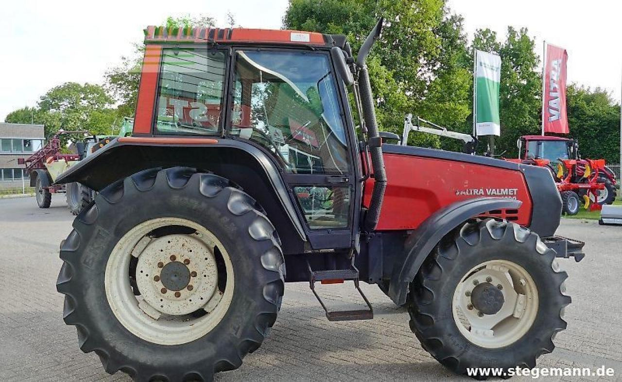 Valmet valtra 6200 - Farm tractor: picture 3 Valmet valtra 6200 - Farm tractor: picture 3