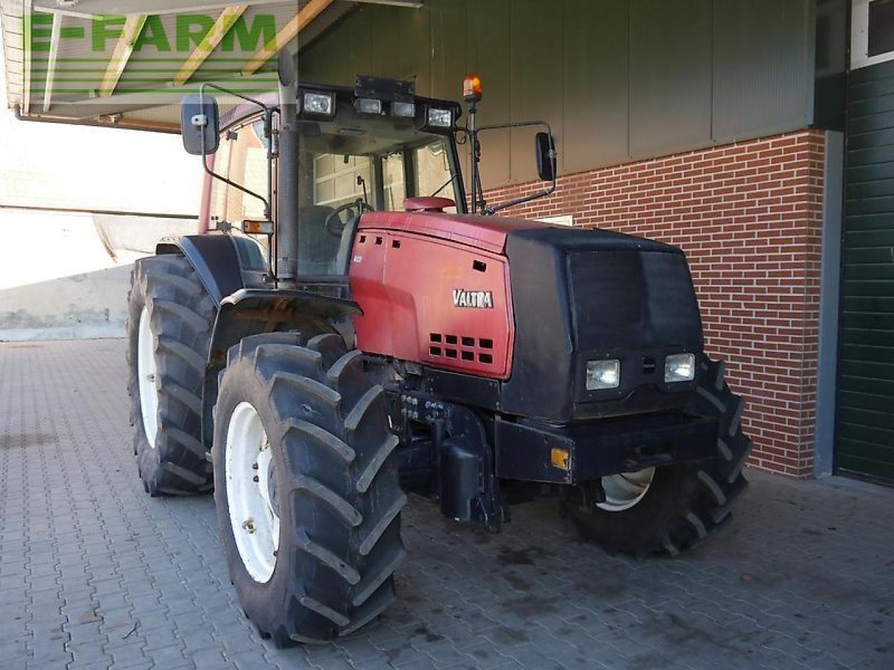 Valtra 8450 - Farm tractor: picture 2 Valtra 8450 - Farm tractor: picture 2