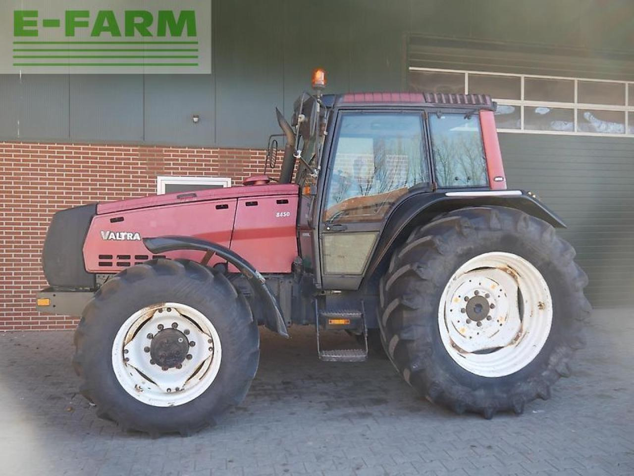 Valtra 8450 - Farm tractor: picture 5 Valtra 8450 - Farm tractor: picture 5