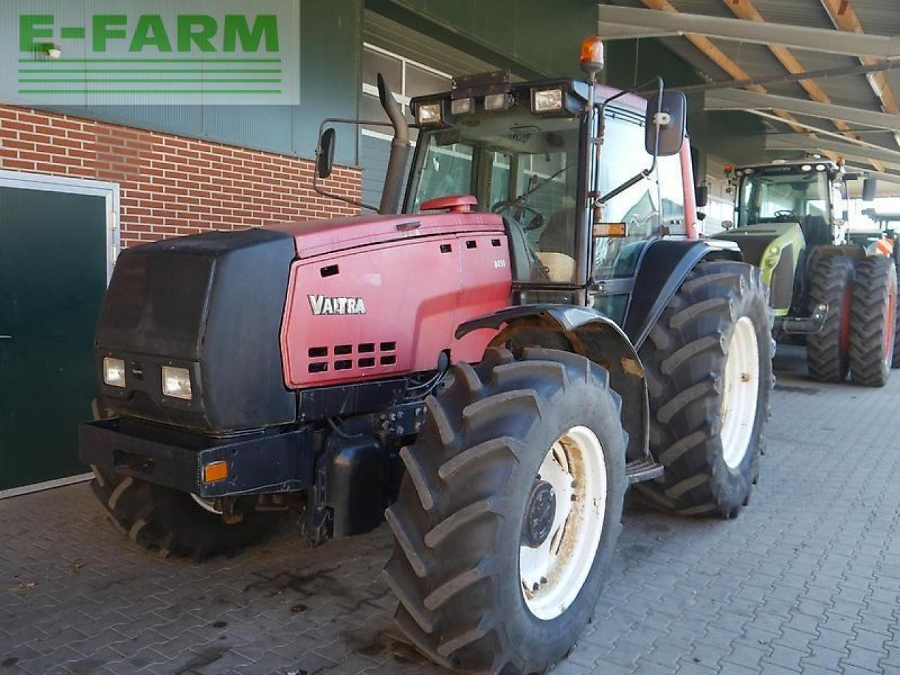 Valtra 8450 - Farm tractor: picture 3 Valtra 8450 - Farm tractor: picture 3